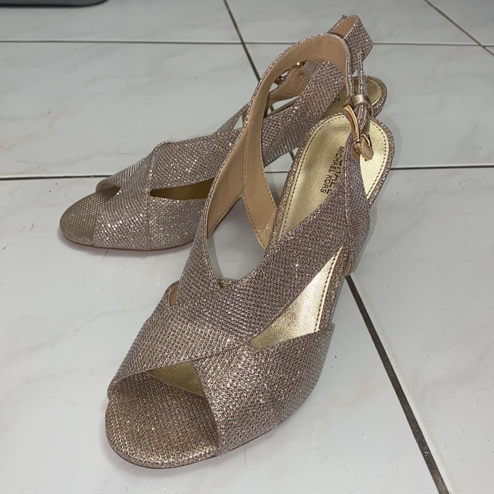 SALE 🔥Michael Kors beautiful 4” heels